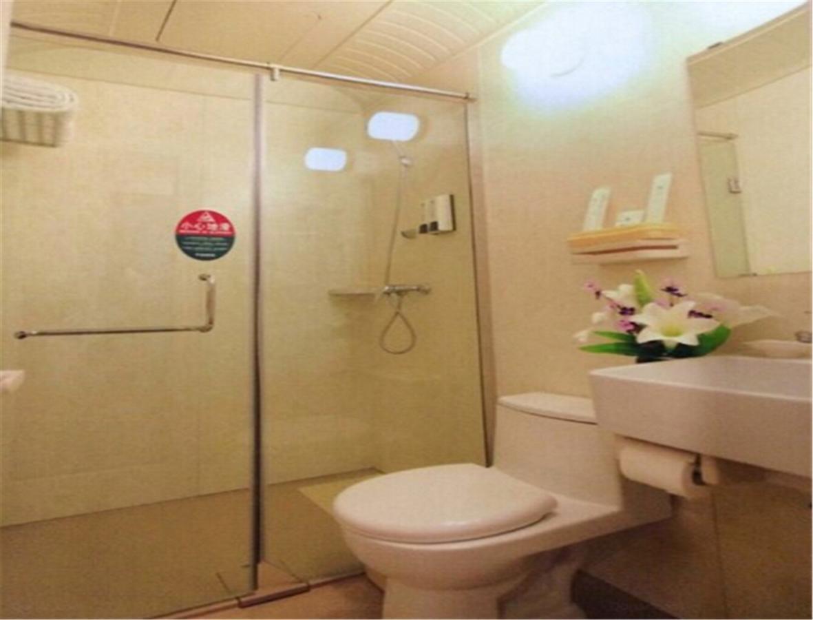 Greentree Inn Liaoning Dalian Railway Station South Shengli Square Express Hotel Exterior photo